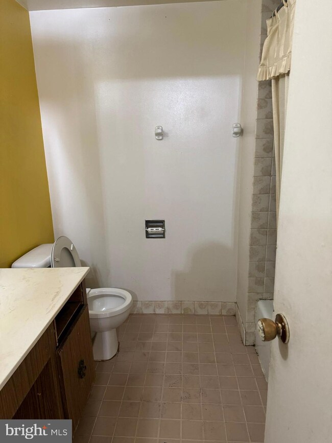 Skyline Plaza unit 1616S, Falls Church, VA 22041 - photo 2