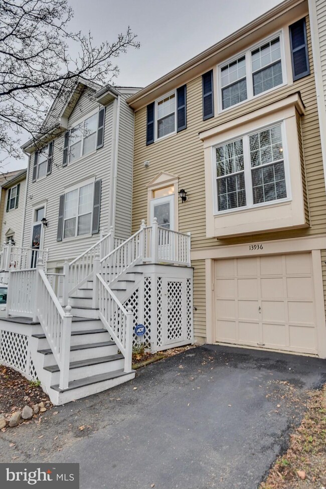 13936 Baton Rouge Ct, Centreville, VA 20121 - photo 2