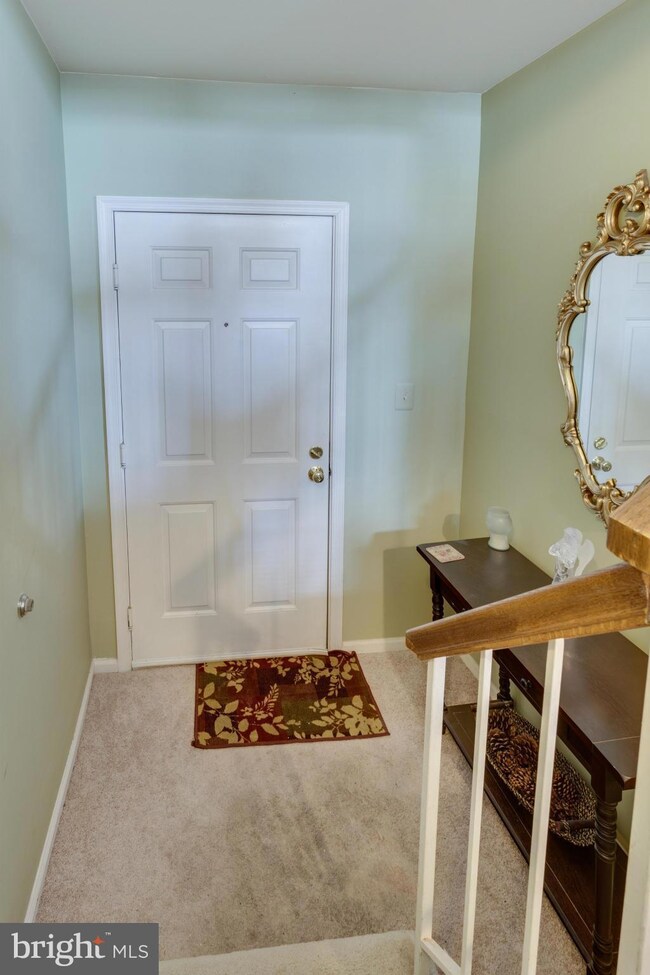 12891 Grays Pointe Rd unit B, Fairfax, VA 22033 - photo 2