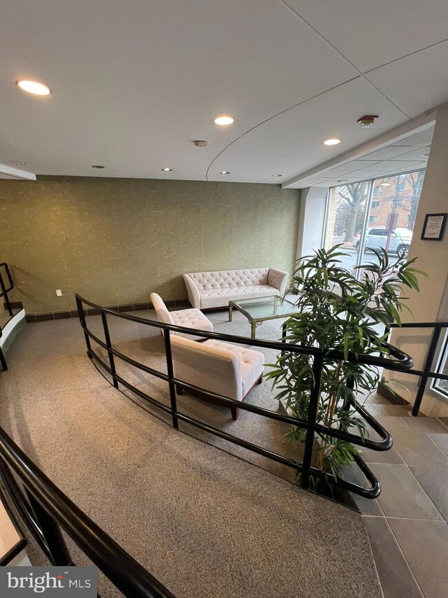 Lorcom House unit 12, Arlington, VA 22207 - photo 4