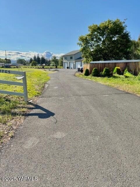 11705 Wide Hollow Rd long paved driveway