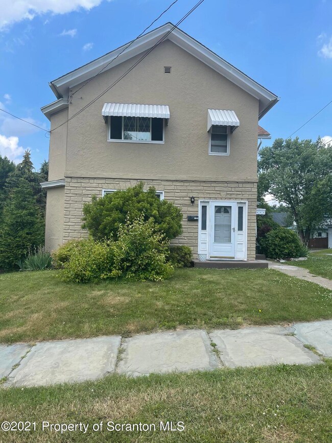 413 W Grove St, Scranton, PA 18510 - photo 2