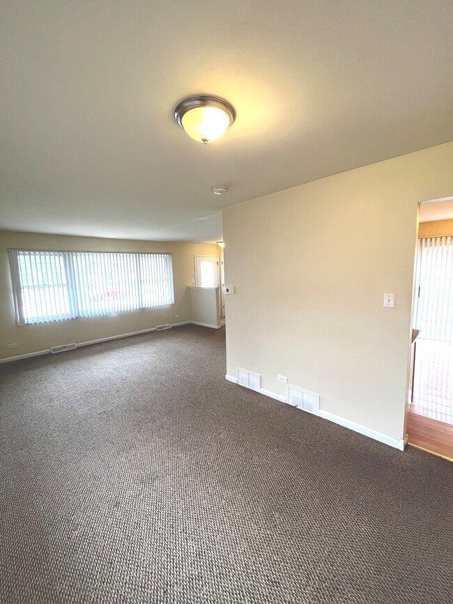 18013 Olympia Dr, Country Club Hills, IL 60478 - photo 3