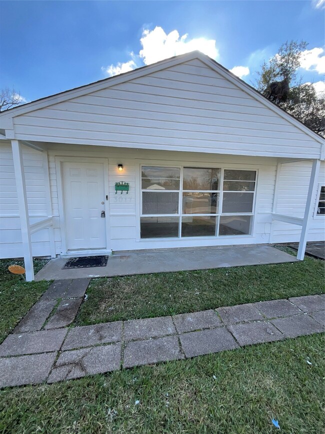 3017 Stallings Dr, Houston, TX 77088 - photo 5