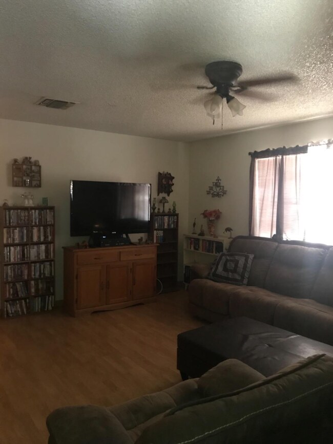 329 W Deodar Ln, Lemoore, CA 93245 - photo 6