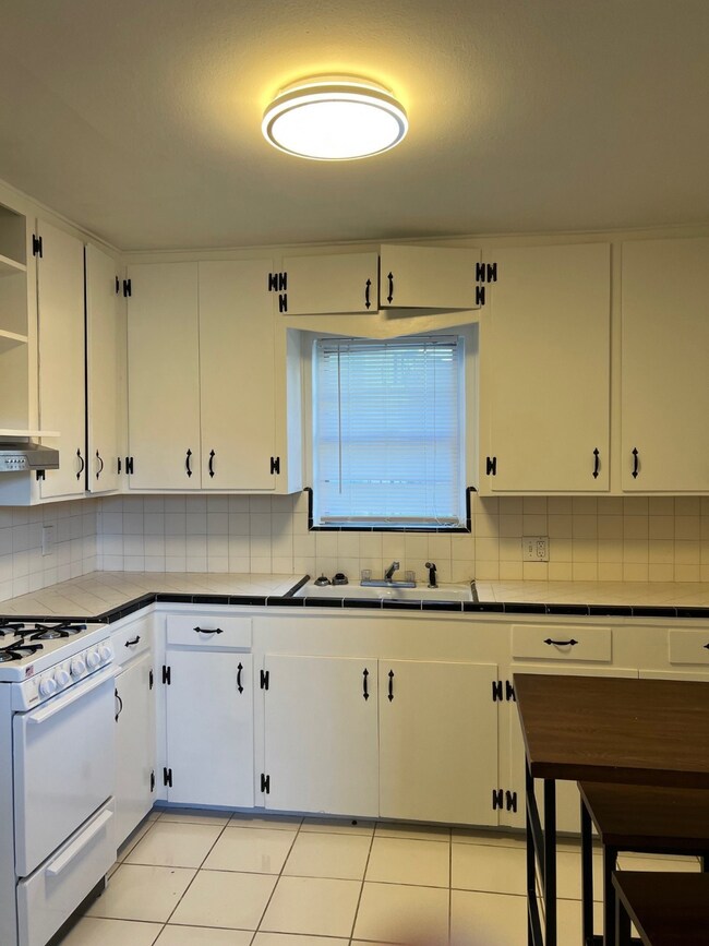 2005 Welch St unit 1/2, Houston, TX 77019 - photo 2