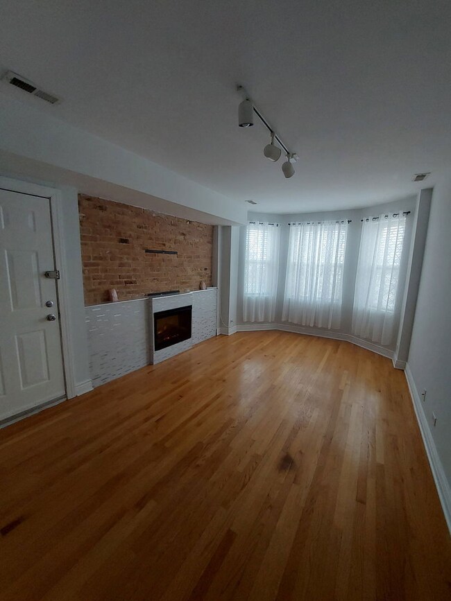 6100 N Mozart St unit 3, Chicago, IL 60659 - photo 2