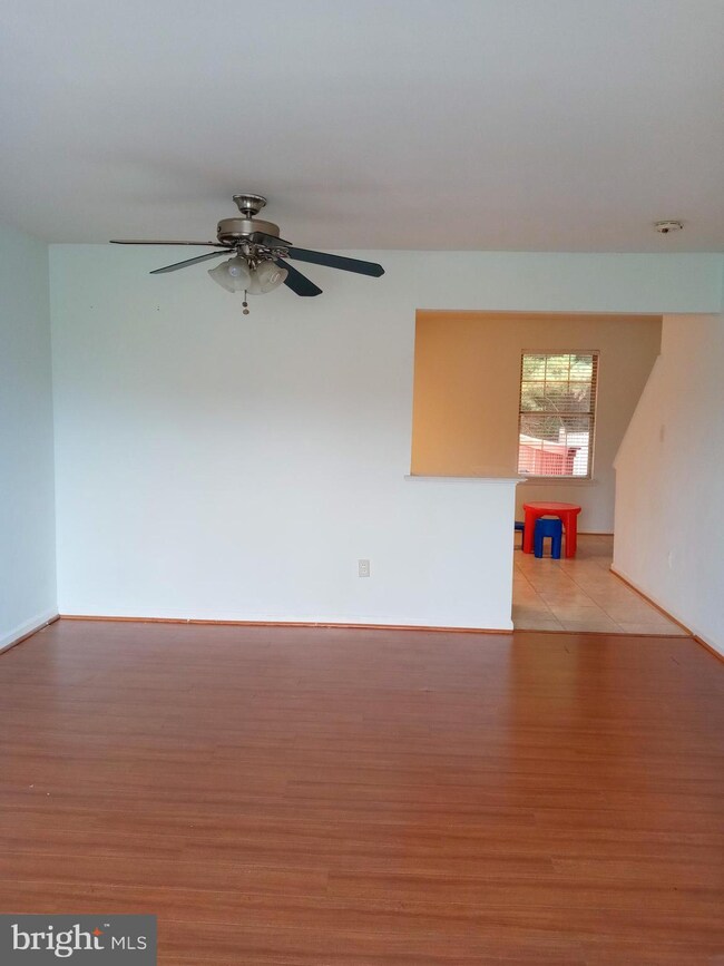 1938 Winslow Ct, Woodbridge, VA 22191 - photo 4