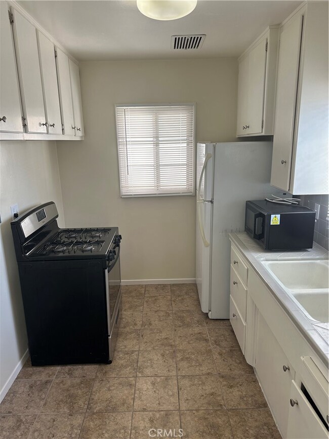 139 10th St unit 2, Seal Beach, CA 90740 - photo 3