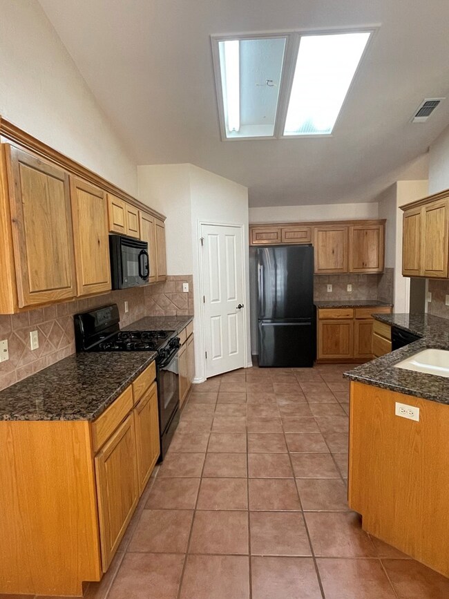 605 Paintbrush Hollow St, Fredericksburg, TX 78624 - photo 4