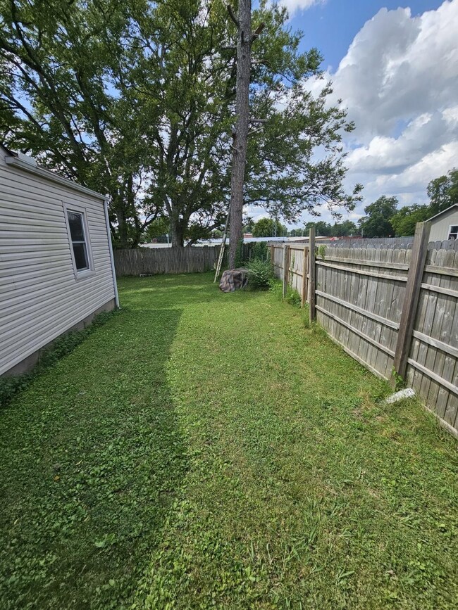 900 Cowan Ave, Shelbyville, TN 37160 - photo 2