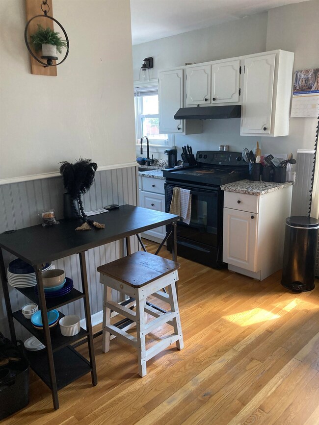 233 Blucher St, Manchester, NH 03102 - photo 4