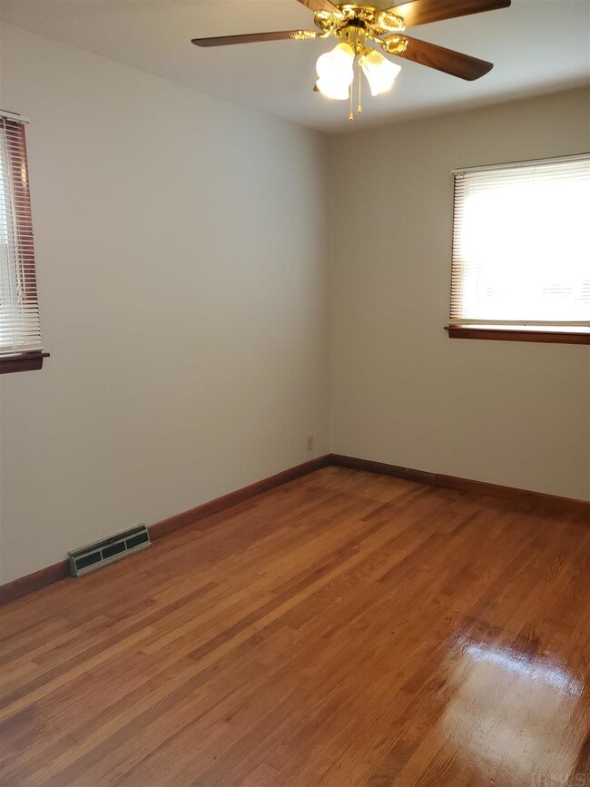 128 E Monroe St, Princeton, IN 47670 - photo 5