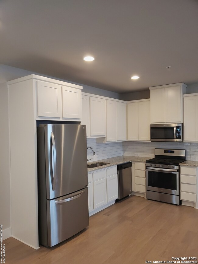 107 Claremont Ave unit 103, San Antonio, TX 78209 - photo 2