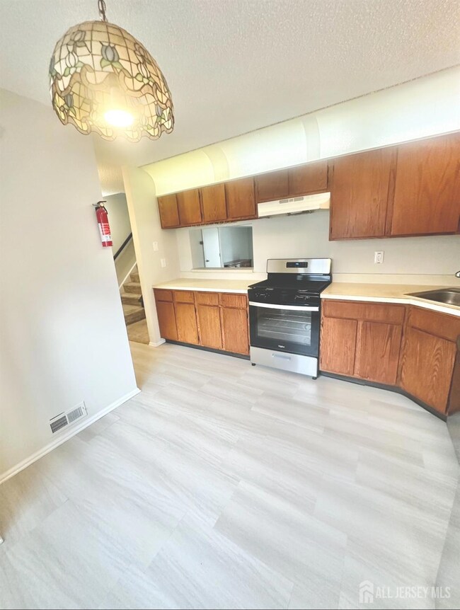 176 Chippenham Ct, Piscataway, NJ 08854 - photo 6