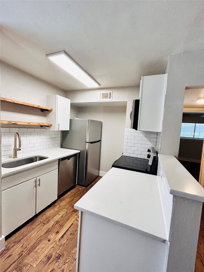 2211 S Vernon Ave unit 207, Dallas, TX 75224 - photo 4