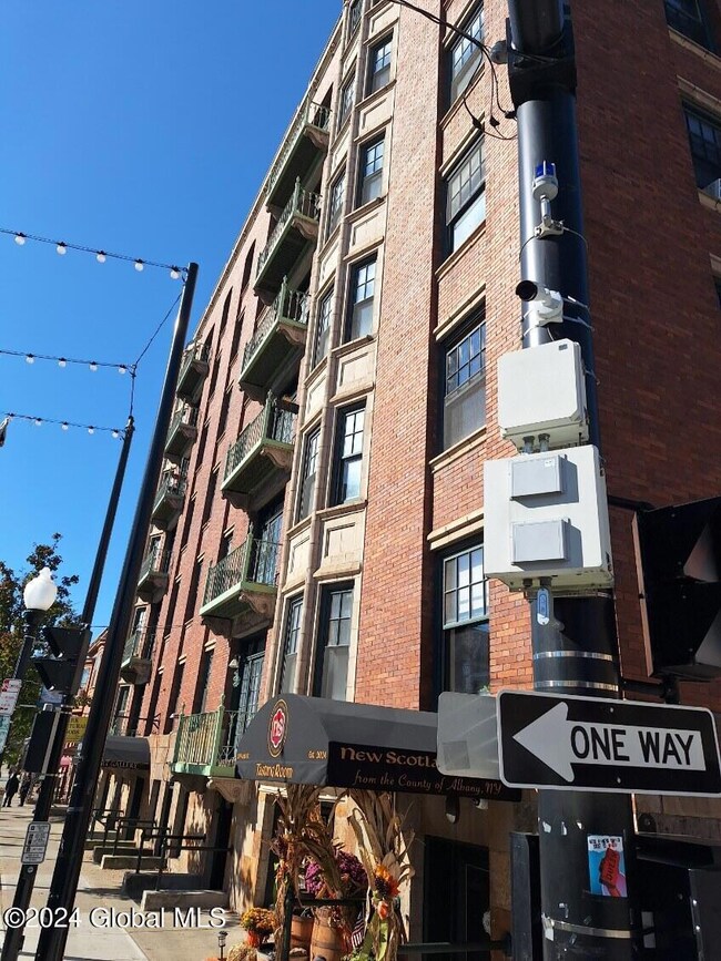 352 State St, Lark st side of building