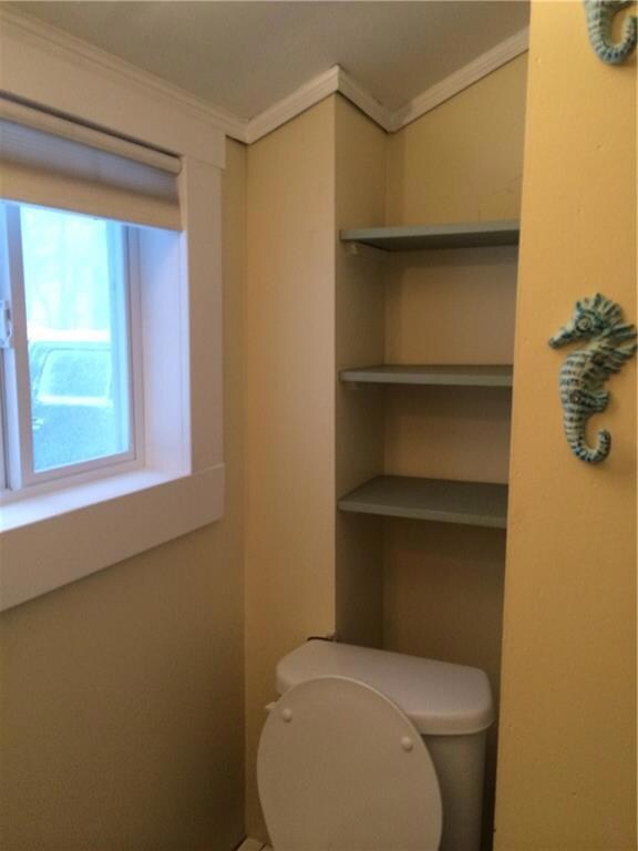 Last view of the bathroom.