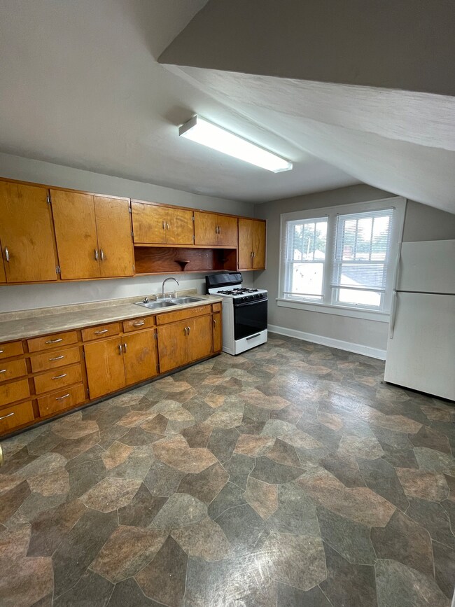 1604 Unit A W 15th St, Anderson, IN 46016 - photo 4