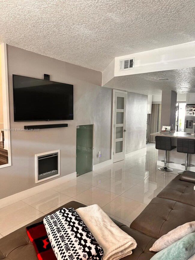 2211 W 53rd Place unit 2211, Hialeah, FL 33016 - photo 5