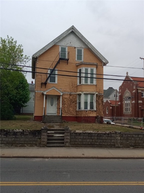 394 Weeden St, Pawtucket, RI 02860 - photo 2