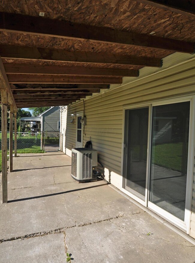 930 Bucknell Rd, Columbus, OH 43213 - photo 7