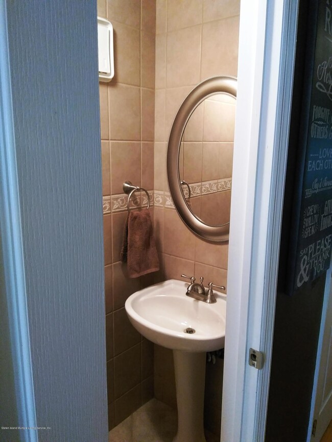 29 Harris Ln, Staten Island, NY 10309 - photo 4