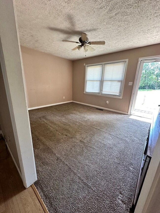 130 Gilkey Dr, Hopkinsville, KY 42240 - photo 4