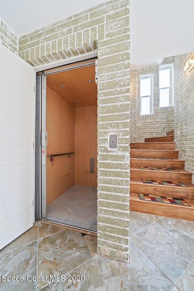 1st floor Elevator