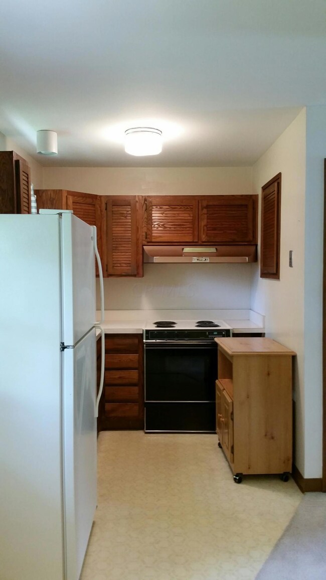 1195 Thurell Rd, Columbus, OH 43229 - photo 2