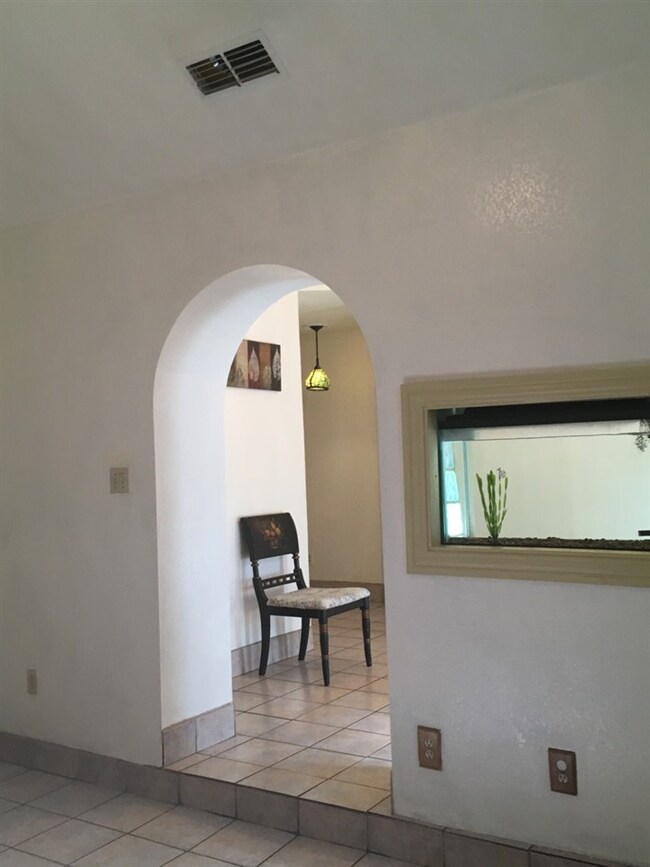 1217 Hendricks Ave, Laredo, TX 78040 - photo 5