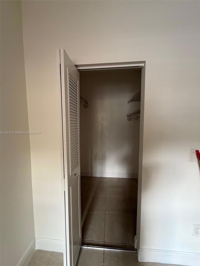 18348 NW 68th Ave unit E, Hialeah, FL 33015 - photo 5