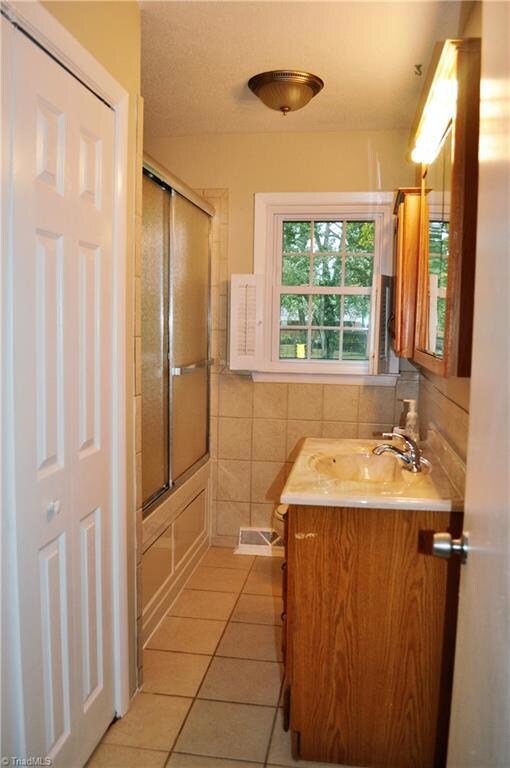 1411 W Meadowview Rd, Greensboro, NC 27403 - photo 7