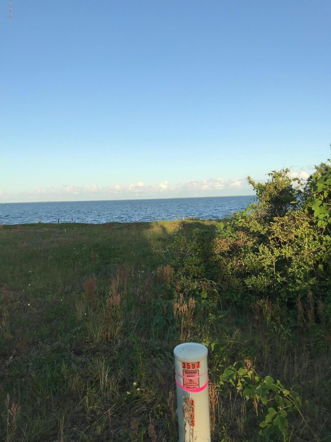 10' Water Access