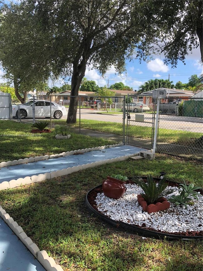 1402 W 2nd Ave, Hialeah, FL 33010 - photo 4