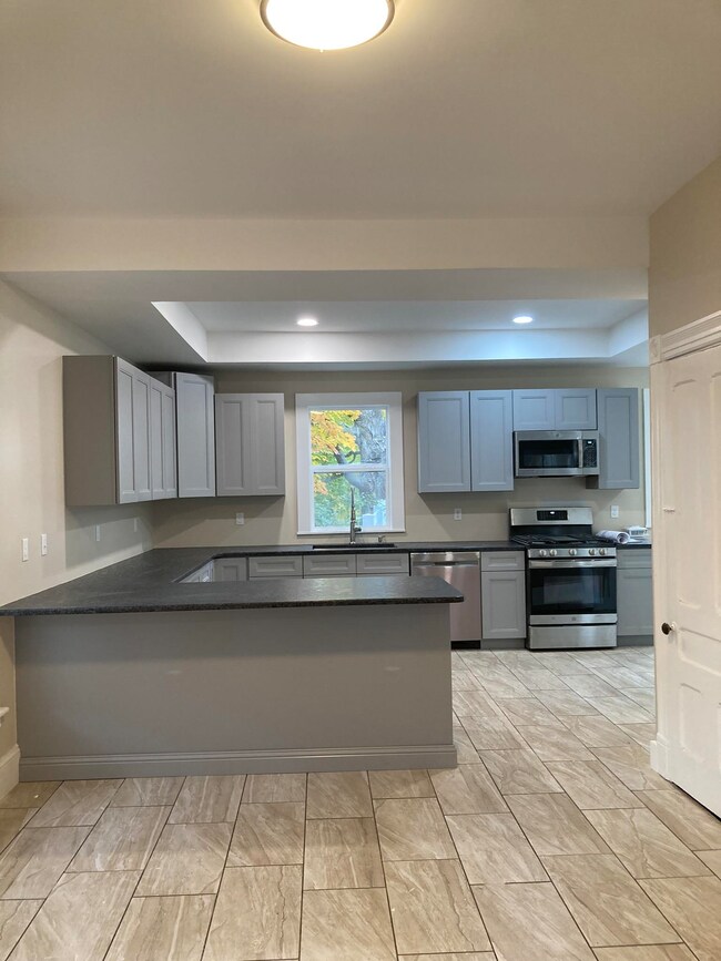 65 Thorndike St unit 6 1/2, Concord, NH 03301 - photo 7