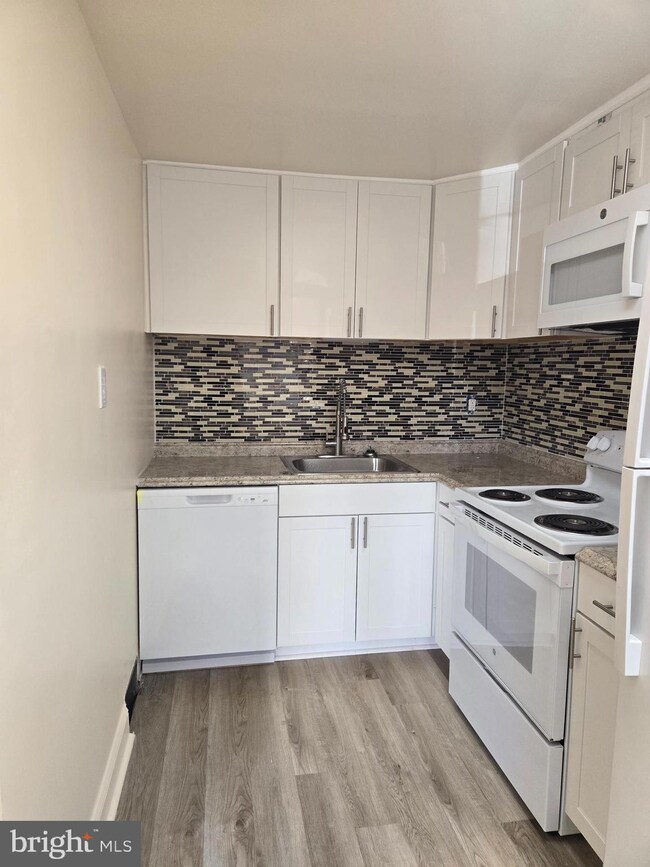 1000 Springfield Rd, Darby, PA 19023 - photo 3