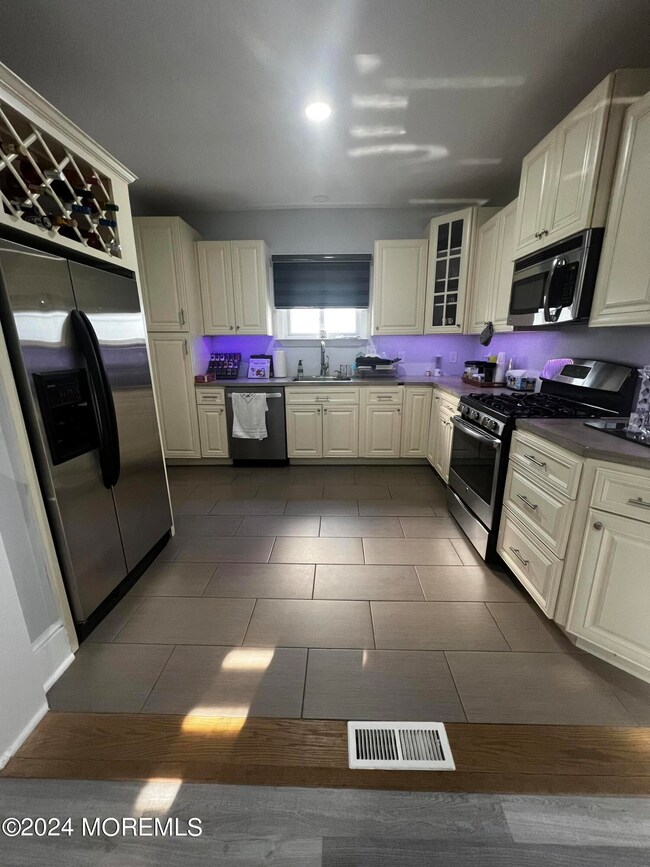 402 W Park Ave, Oakhurst, NJ 07755 - photo 5