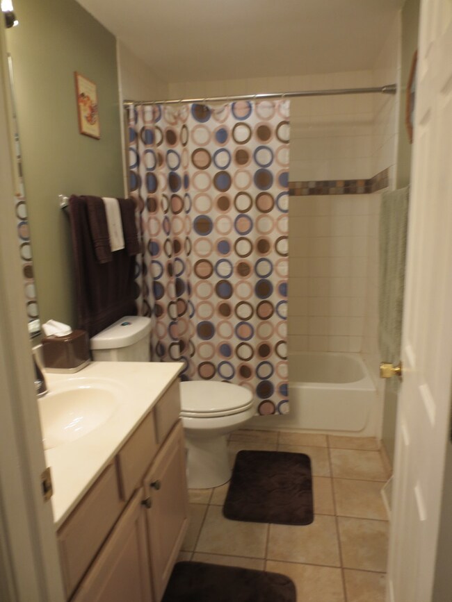 106 Acorn Ln, Lake In the Hills, IL 60156 - photo 2