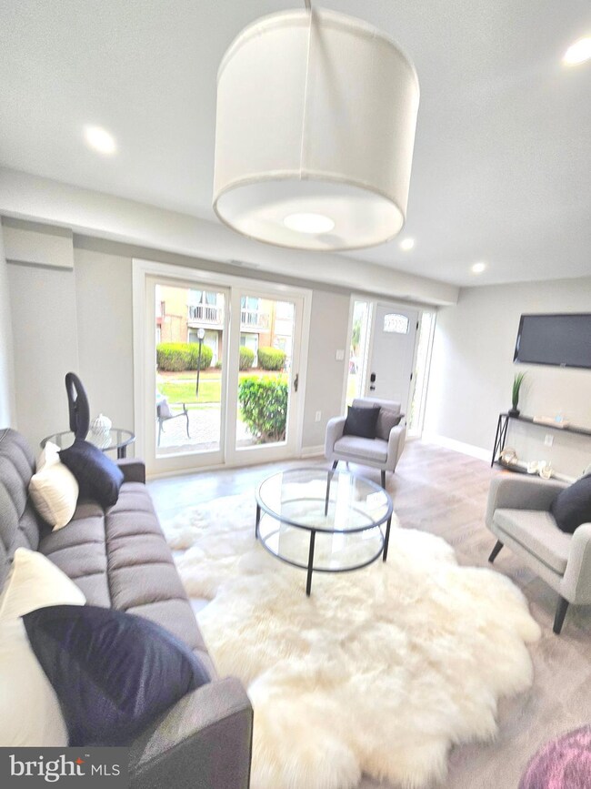 2302 Sun Valley Cir unit 1CD, Silver Spring, MD 20906 - photo 2