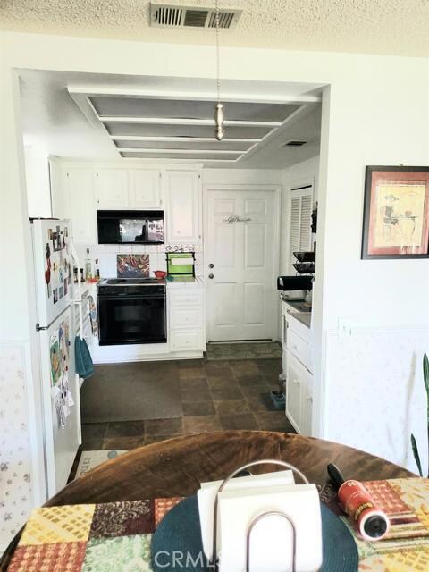 unlisted-address, Victorville, CA 92395 - photo 7