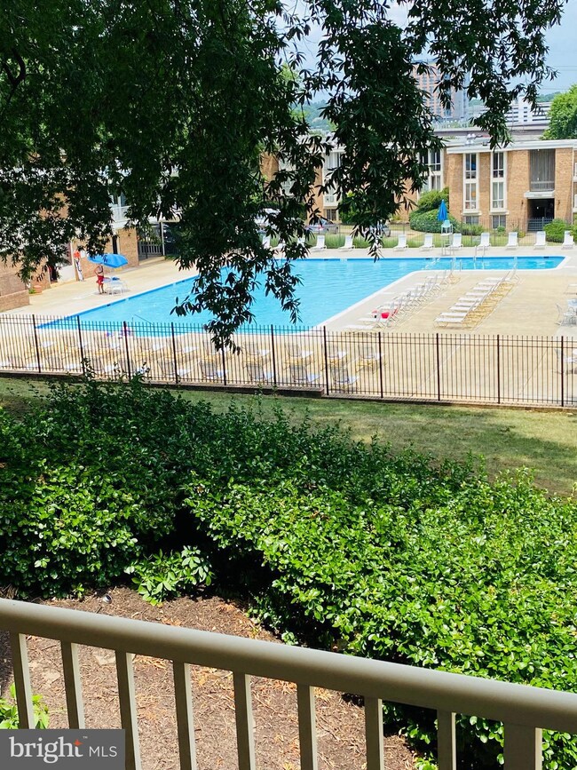 2618 Redcoat Dr unit 183 1B, Alexandria, VA 22303 - photo 2