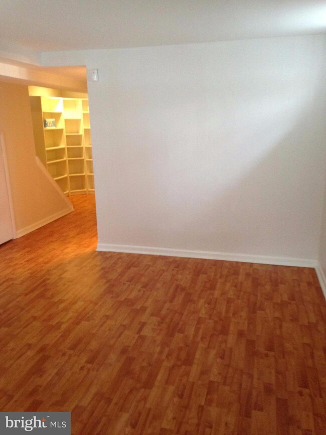 27 W Taylor Run Pkwy, Alexandria, VA 22314 - photo 3