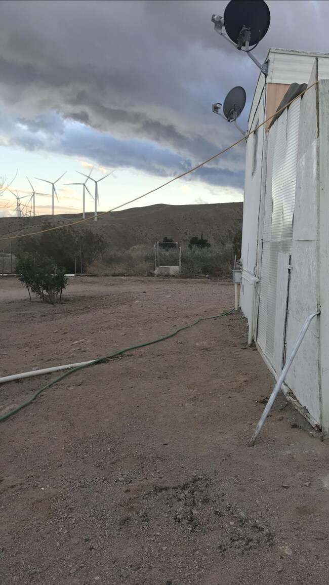 20977 Sierra Song Ave, Mojave, CA 93501 - photo 5