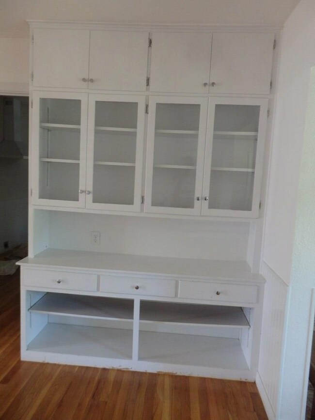 116 W Burbank St, Fredericksburg, TX 78624 - photo 6