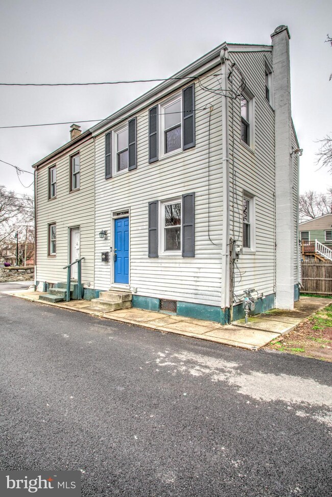 546 Lake St, Lancaster, PA 17603 - photo 2