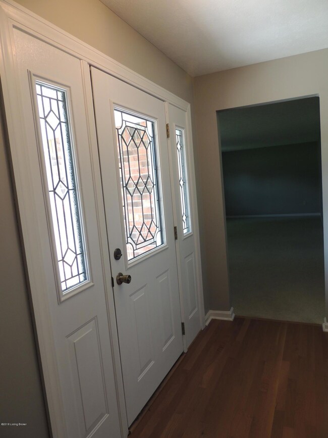 136 Goodloe Ave, Bloomfield, KY 40008 - photo 4