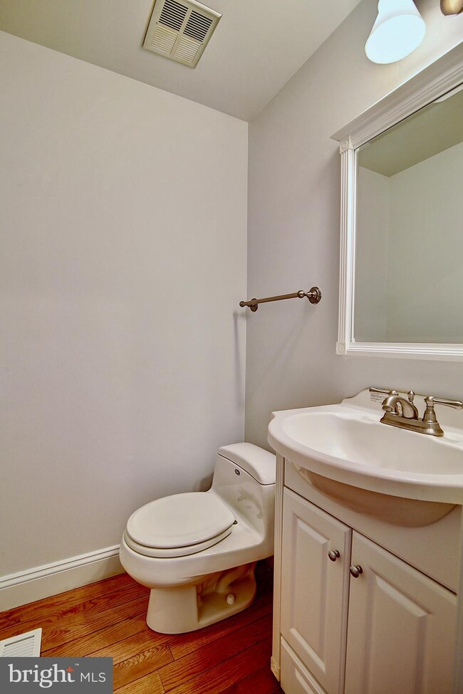 13817 Fount Beattie Ct, Centreville, VA 20121 - photo 5