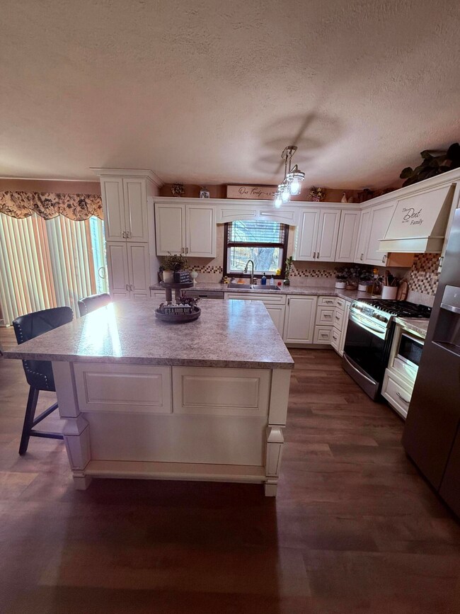 605 N Edgerton St, Mitchell, SD 57301 - photo 6