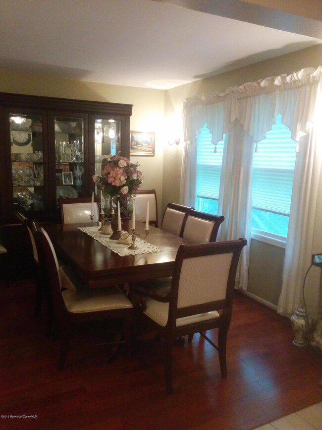 33 whitesands little silver dining room